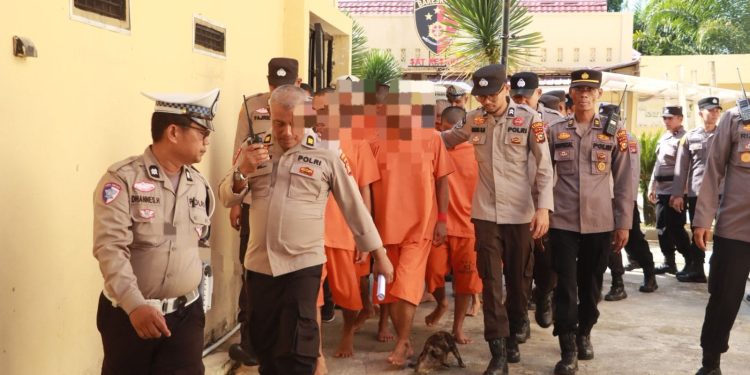 Kapolres Kampar Pimpin Pergeseran 50 Tahanan Narkoba Ke Polda Riau, Proses Hukum Berlanjut Dengan Keamanan Tertinggi