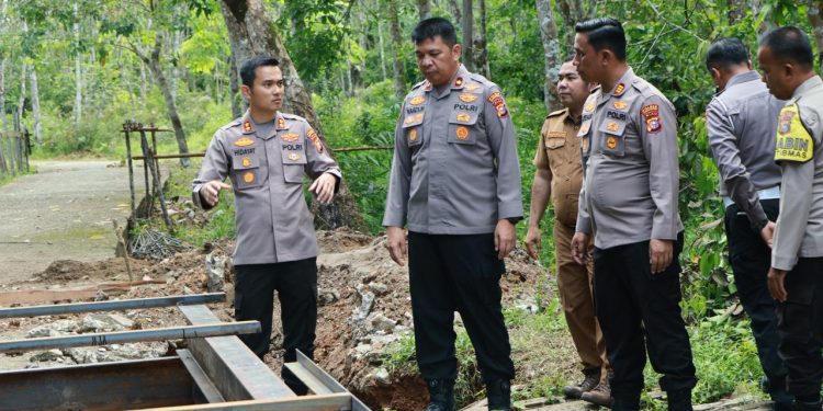 Kapolres Kuantan Singingi Tinjau Pembangunan Jembatan Merah Putih di Kuantan Tengah dan Sentajo Raya