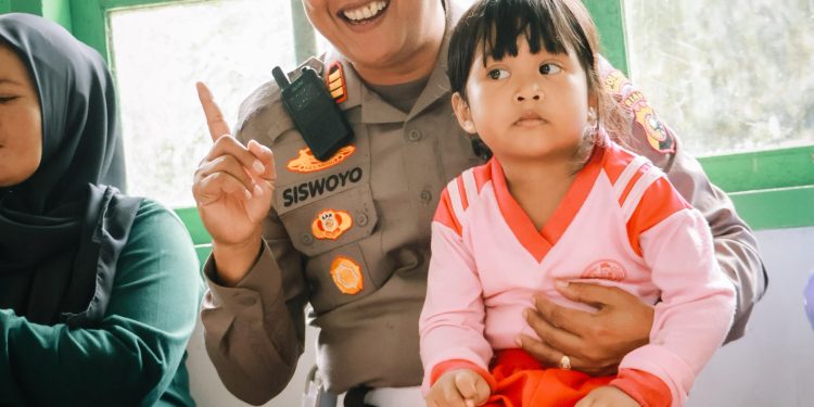 Penuh Keceriaan, Jalur Pustaka Keliling Satlantas Polres Kuansing Hadirkan Edukasi dan Literasi untuk Anak-anak