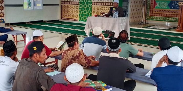 Santri WBP Lapas Narkotika Rumbai Tekuni Pembelajaran Mengaji dan Fiqih di Mesjid At-Taubah