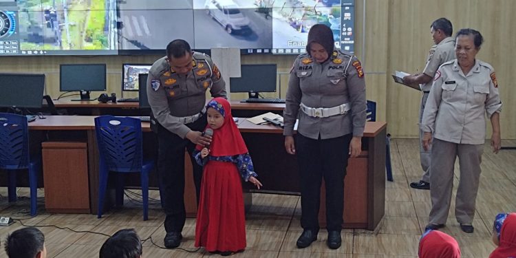 Ditlantas Polda Riau Tanamkan Budaya Tertib Berlalu Lintas dan Peduli Lingkungan Lewat Program POLSANAK dan Green Policing