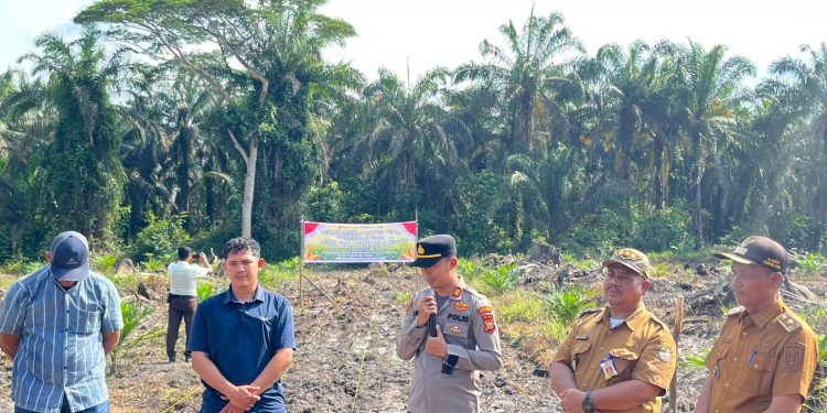 Polsek Ukui Tanam Jagung Kuartal II Wujudkan Swasembada Pangan di Kampung Baru