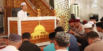 Subuh Bersama Ustadz Abdul Somad – Kapolres Kampar Jalin Silaturahmi Dengan Jamaah Masjid Hj. Rohana