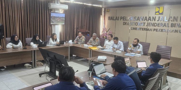 Rapat Pembahasan Permohonan Izin Pembongkaran Median dan PJU, Ditlantas Polda Riau Bahas Rekayasa Akses U-Turn di Rimbo Panjang