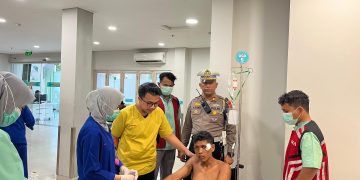 Sat PJR Ditlantas Polda Riau Bergerak Cepat Evakuasi Korban Laka Tol Permai