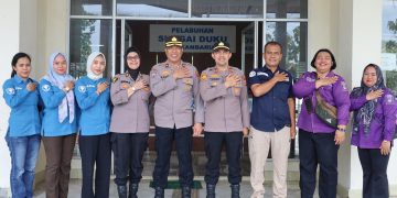 POLRESTA PEKANBARU DAN INSTANSI TERKAIT GELAR PROGRAM JALUR, WARGA PELABUHAN SUNGAI DUKU DAPAT LAYANAN KESEHATAN GRATIS