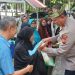 JUMAT BAROKAH BERBAGI REJEKI – POLSEK KAMPAR SERAHKAN SEMBAKO KE DESA PULAU TINGGI