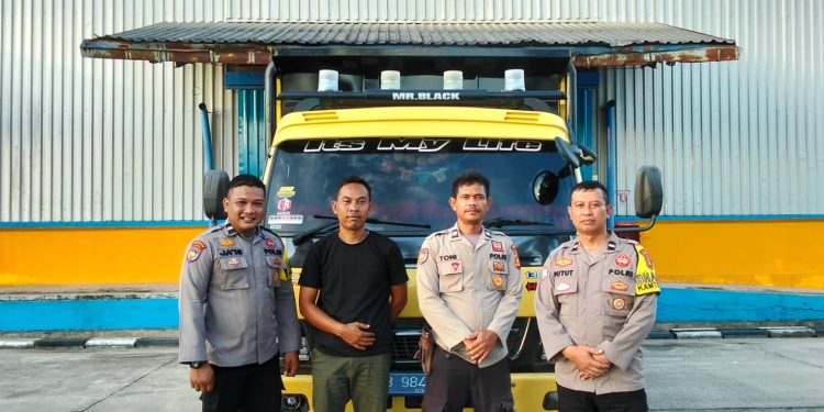 Polisi Cinta Petani, Polsek Pangean Kawal 2 Ton Jagung Pipil Ke Bulog Pekanbaru.