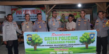 Kapolres Kampar Silaturahmi Ke Pos Satkamling Batu Belah – Serahkan Bantuan & Bibit Pohon Dukung Green Policing