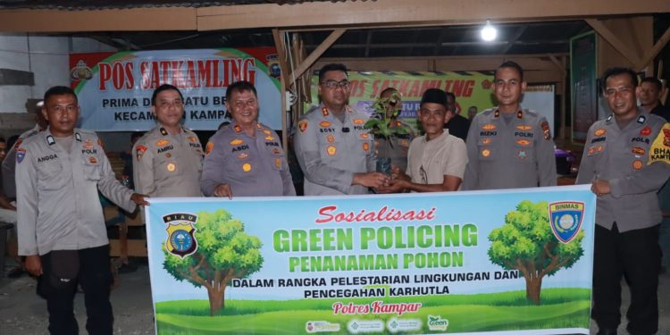 Kapolres Kampar Silaturahmi Ke Pos Satkamling Batu Belah – Serahkan Bantuan & Bibit Pohon Dukung Green Policing
