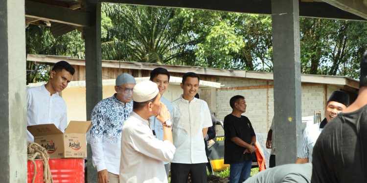 Polres Kuansing Potong 11 Ekor Sapi, Bagikan 650 Paket Daging Qurban kepada Masyarakat