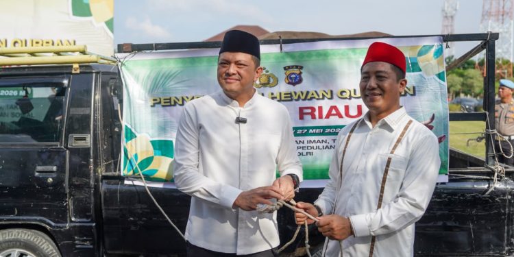 Polda Riau Sembelih 195 Hewan Kurban, Daging Disalurkan hingga Pelosok Desa