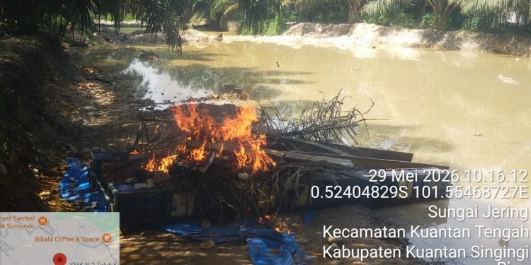 Polsek Kuantan Tengah Tindak Lanjuti Laporan Masyarakat Melalui Call Center 110, Dua Rakit PETI Dibakar