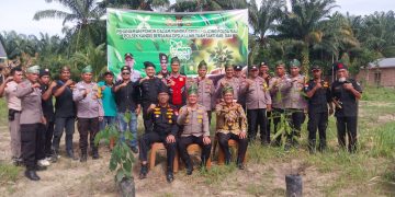Polsek Kandis Gelar Penanaman 100 Pohon di Telaga Sam Sam, Wujud Dukungan Penghijauan dan Lingkungan Hijau di Kabupaten Siak