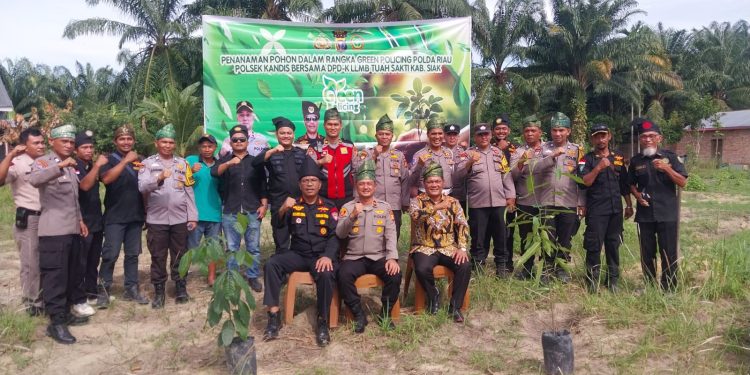 Polsek Kandis Gelar Penanaman 100 Pohon di Telaga Sam Sam, Wujud Dukungan Penghijauan dan Lingkungan Hijau di Kabupaten Siak