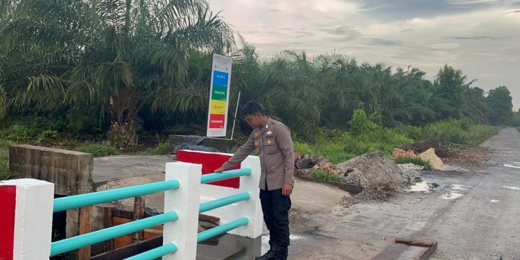 Hari ke-45, Renovasi Jembatan Merah Putih Presisi Tahap II di Siak Terus Dikebut