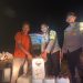 POLISI CINTA PETANI, BHABINKAMTIBMAS POLSEK SINGINGI HILIR SERAHKAN BANTUAN PUPUK DUKUNG KETAHANAN PANGAN