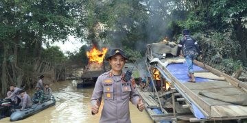 145 Rakit PETI Dimusnahkan oleh Personil Gabungan TNI-POLRI, Sat Pol PP, Damkar, BPBD dan Instansi Terkait, di Sepanjang Sungai Kuantan
