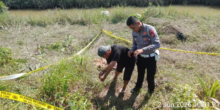 Sat Lantas oleh TKP, Penemuan Mayat Seorang Pria diduga Laka Lantas Tunggal, di Pucuk Rantau