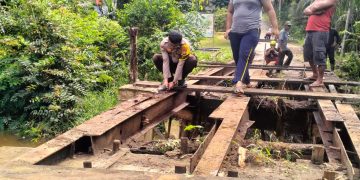 Hari Pertama Pembangunan Jembatan Presisi Polri Tahap II di Sungai Buluh, Kapolsek Bunut: Selesai 3-4 Minggu