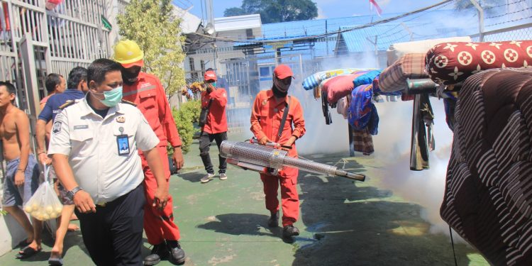 Fogging Massal, Cara Lapas Pekanbaru Cegah Warga Binaan Terpapar Penyakit DBD