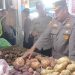 Kapolsek Sukakadi Turun langsung melakukan Pengecekan Bahan Pangan Dipasar Tradisonal Cik Puan Dalam Rangka Mendukung Program Ketahanan Pangan