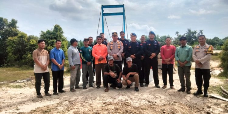 Polsek Kuantan Tengah Lepas Personel Brimob dan Teknisi Usai Rampungkan Pembangunan Jembatan Merah Putih Presisi