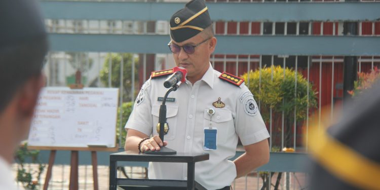 Apel Pagi Lapas Pekanbaru, Kalapas Ingatkan Integritas, Kewaspadaan, dan Stabilitas Keamanan