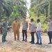 Kapolres Kuansing Tinjau Langsung Pembangunan Jembatan Merah Putih di Desa Sungai Kuning, Kecamatan Singingi