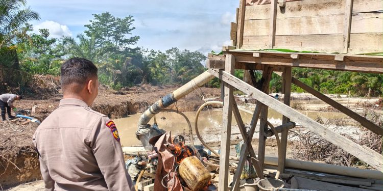 Polsek Cerenti Tindak Lanjuti Pengaduan Masyarakat Melalui Layanan 110, Dua Rakit Diduga PETI Dimusnahkan