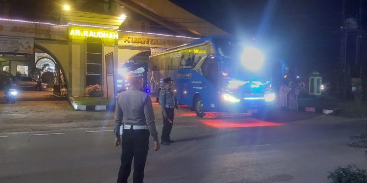 Polres Kuansing Amankan Kepulangan Jamaah Haji Kabupaten Kuansing Tahun 2026 di Masjid Agung Ar-Raudhah