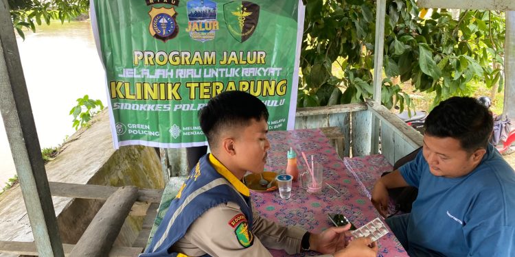 Lewat Program JALUR, Polres Rohul Hadirkan Pelayanan Kesehatan Gratis Bagi Warga Pesisir Sungai Batang Lubuh