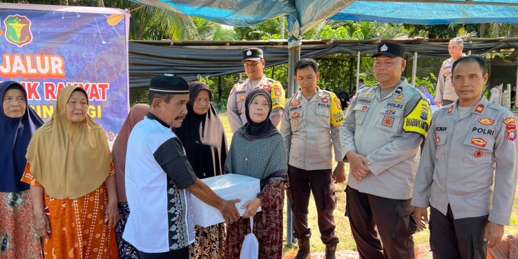 Polres Kuansing Salurkan Sembako dan Layanan Kesehatan Gratis Melalui Program JALUR di Desa Koto Kombu