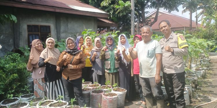 Polsek Bukit Raya, Sambangi Kebun KWT Mekar Sari dan Ajak Warga Manfaatkan Pekarangan