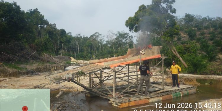 Polsek Kuantan Tengah Tertibkan Enam Rakit PETI di Aliran Sungai Tonam