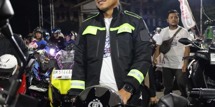 Kapolresta Pekanbaru Turut Meriahkan Night Ride HUT Kota Pekanbaru ke-242, Kegiatan Berlangsung Aman dan Kondusif.
