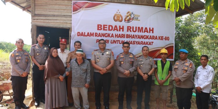 PELETAKAN BATU PERTAMA RUMAH BARU WARGA HERI SUHARDIANTO – POLRES KAMPAR WUJUDKAN ‘POLRI UNTUK MASYARAKAT