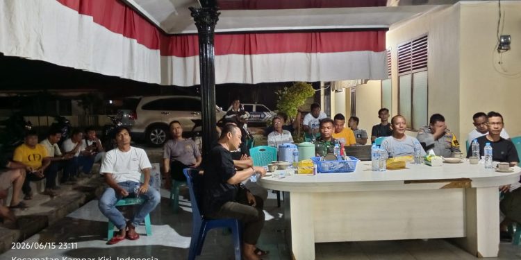Wujud Polri Untuk Masyarakat: Nonton Bareng Pildun 2026 Polsek Kampar Kiri Bersama TNI dan Pers!