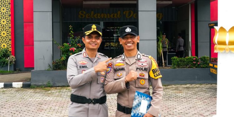 Kapolres Rohul Beri Penghargaan kepada Personel Berprestasi, Apresiasi Aksi Heroik Selamatkan Ibu Hamil Korban Kecelakaan Tunggal