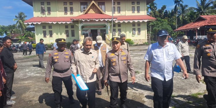 Menteri LH Mohammad Jumhur Hidayat Tinjau Sekat Kanal Pulau Mendol, Kolaborasi Cegah Karhutla Kuala Kampar