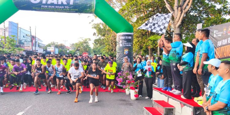 Ribuan Peserta Gelar Fun RUN Road To Riau Bhayangkara RUN – Kapolres Kampar Bersama Bupati Lepas, Meriahkan Hari Bhayangkara Ke-80