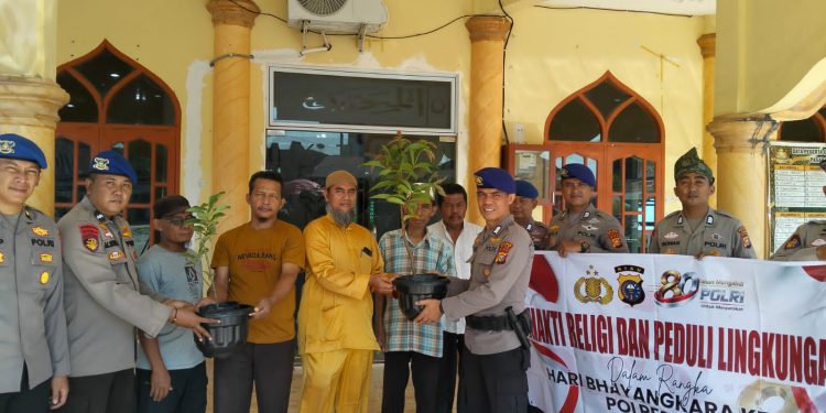 Sambut Hari Bhayangkara ke-80, Polres Siak Gelar Aksi Religi dan Peduli Lingkungan di Masjid Al Munawarah Dayun
