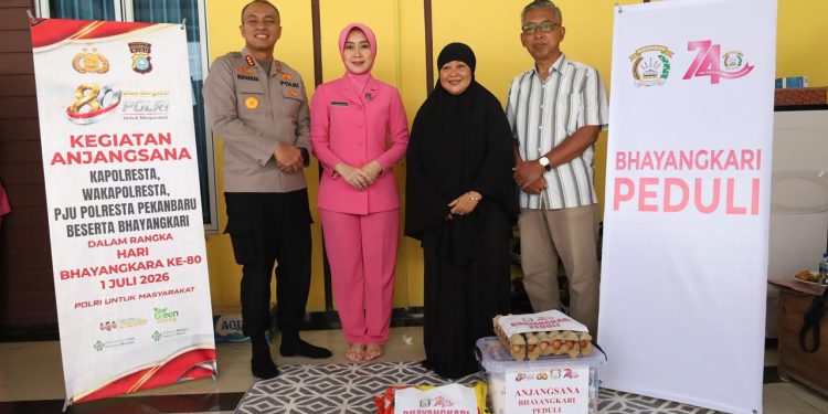 SAMBUT HUT BHAYANGKARA KE-80, POLRESTA PEKANBARU GELAR ANJANGSANA KE KEDIAMAN PURNAWIRAWAN POLRI