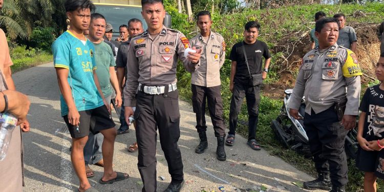 Unit Gakkum Sat Lantas Olah TKP Kecelakaan Beruntun, Satu Pelajar Meninggal Dunia.