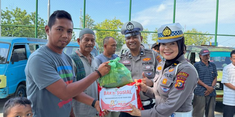 Polantas Menyapa : Hingga Hari ini 3.360 Paket Bansos dan 24 Titik Air Bersih Disalurkan Polda Riau