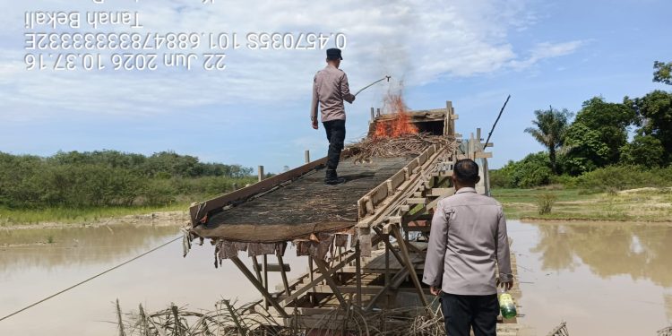 Polsek Pangean Tertibkan Aktivitas PETI di Desa Tanah Bekali, Tiga Rakit Dimusnahkan