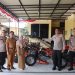DINAS PERTANIAN KAMPAR SERAHKAN 5 UNIT TRAKTOR KE POLRES KAMPAR – DUKUNG PROGRAM KETAHTANAN PANGAN DAN SINERGITAS ANTAR INSTANSI
