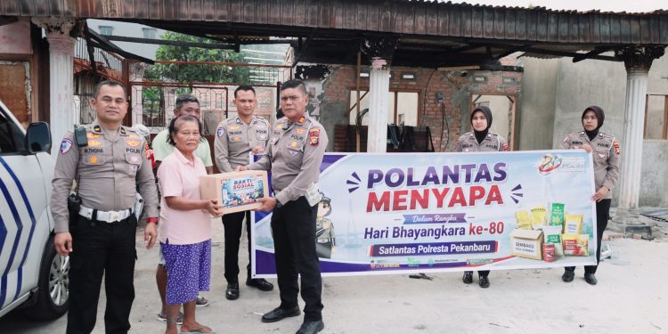 Distribusikan 3.720 Paket Bansos, 29 Program Air Bersih dan 11 Bedah Rumah, Polda Riau Hadir Memberikan Manfaat Nyata untuk Masyarakat