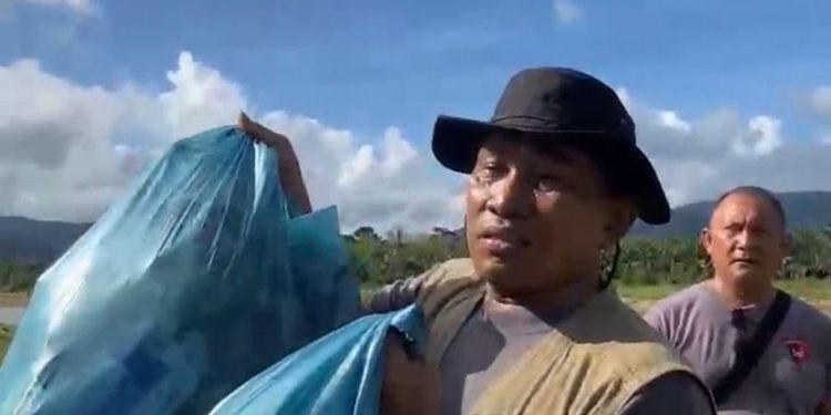 Sambut Hari Bhayangkara ke-80, Polda Riau Turun ke Sungai Subayang Bersihkan Sampah Bersama Warga
