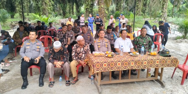 Polsek Singingi Gelar Syukuran Penyelesaian Jembatan Merah Putih di Desa Sungai Kuning, Sekaligus Lepas Personel BKO Polda Riau